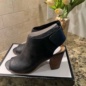 Brand new 3 1/2” Nine West Shooties